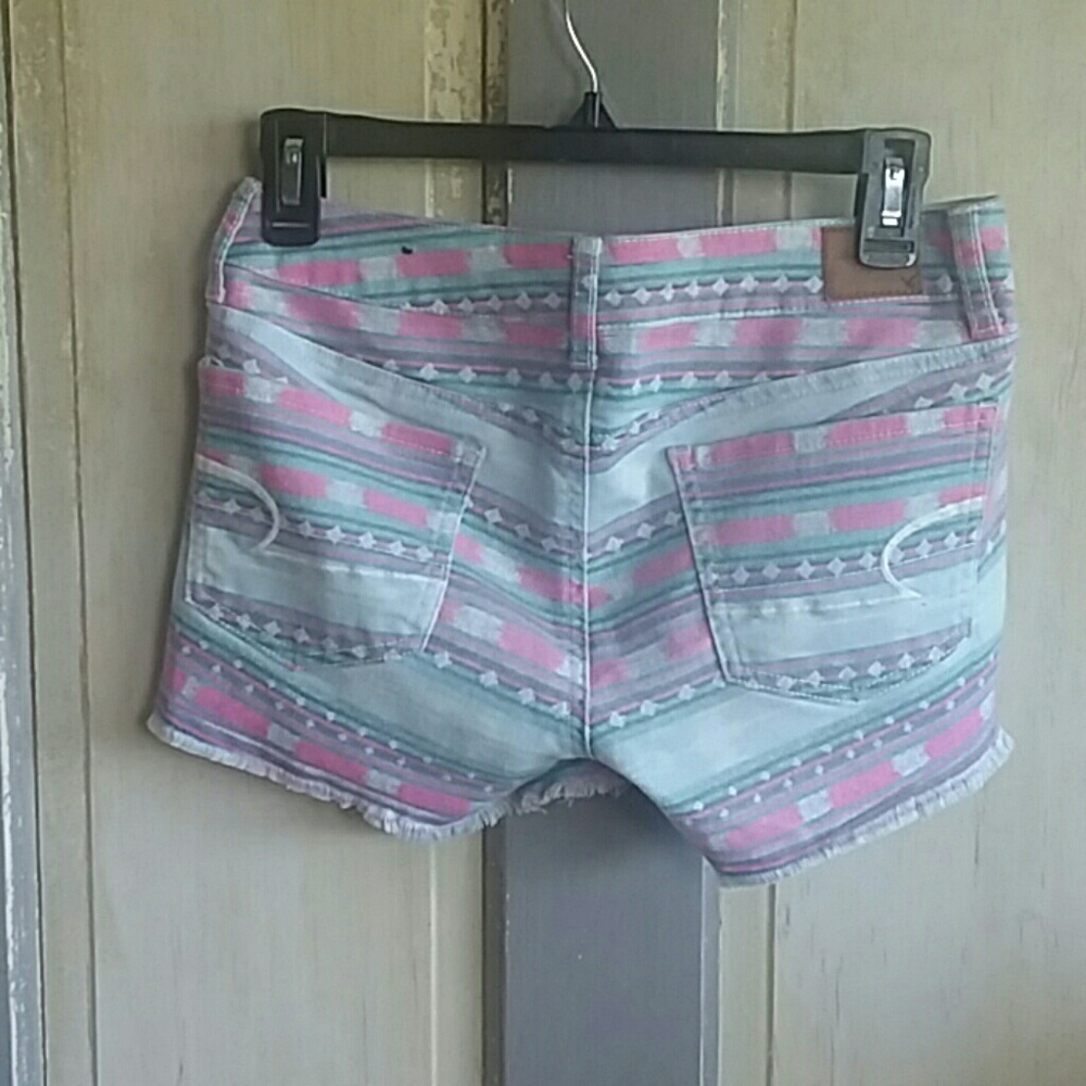 American Eagle Aztek Stretch Jean  Shorts - Picture 4 of 6